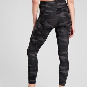 Brand New Athleta Ultimate 7/8 Tight in Black Camouflage Size 1X